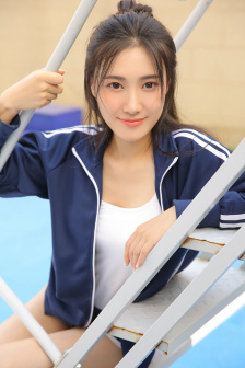 《丰满女学生》在线观看
